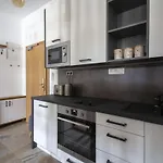 Srnka S Vyhladom Na Lägenhet